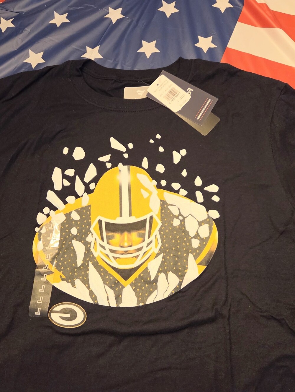 Fabletics Greenbay Packer Shirt. NWT, Smoke/Pet free♡